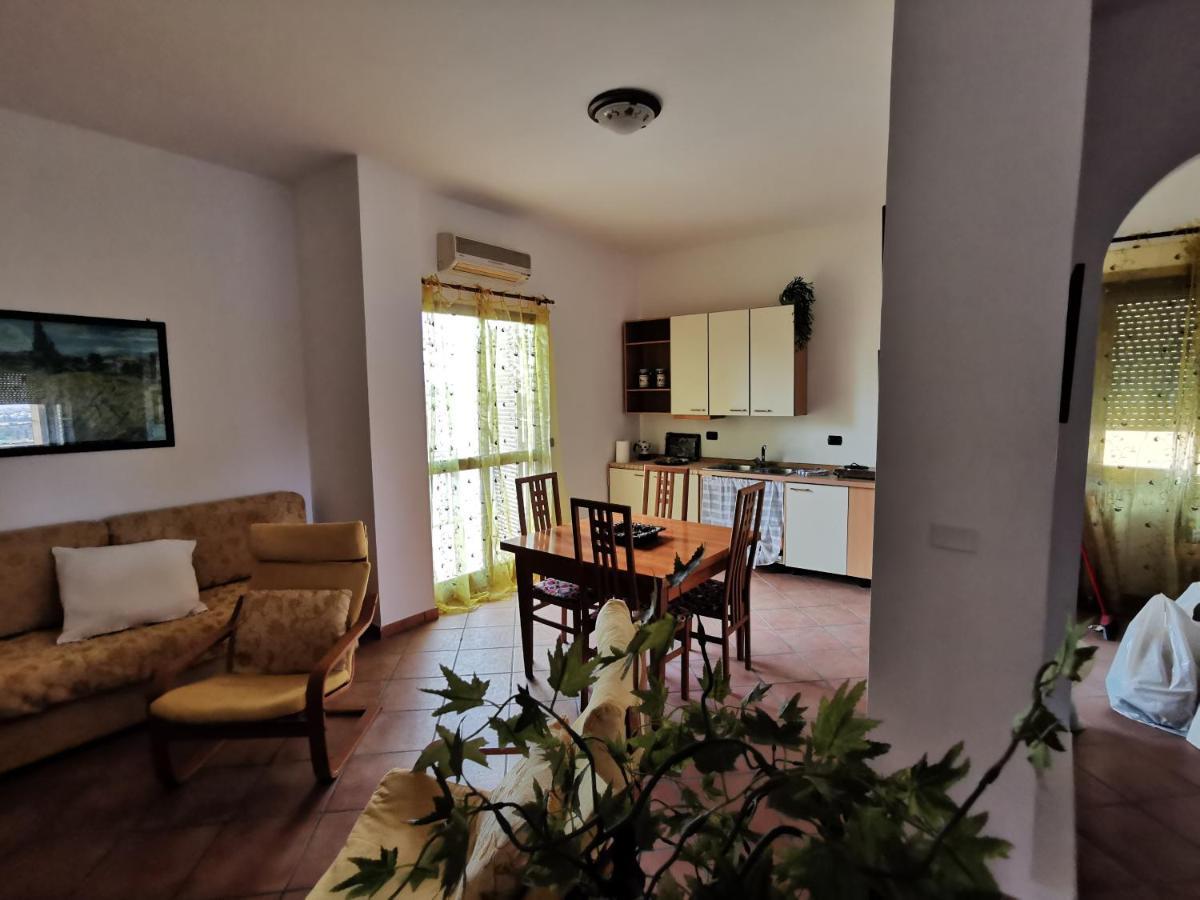 La Casa Nel Villaggio Ачилия Экстерьер фото