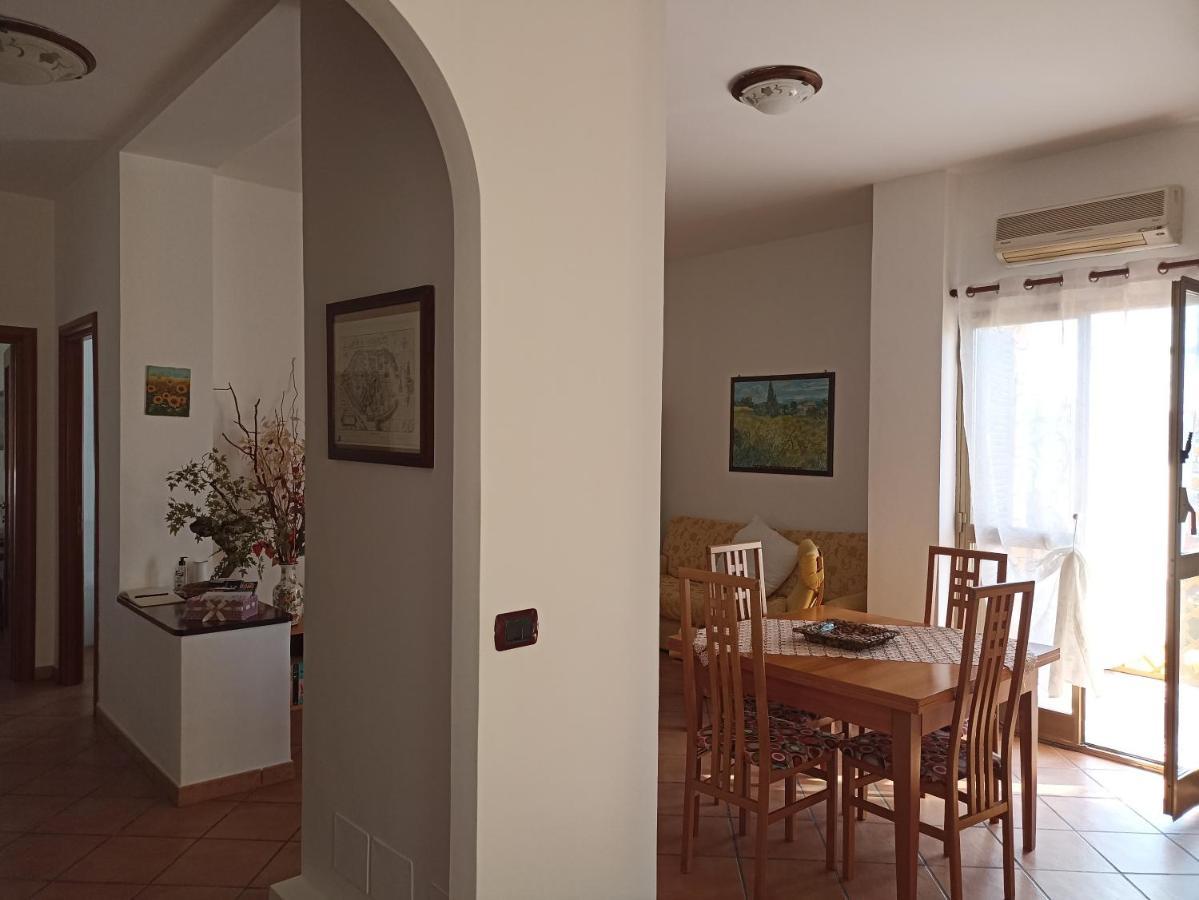 La Casa Nel Villaggio Ачилия Экстерьер фото